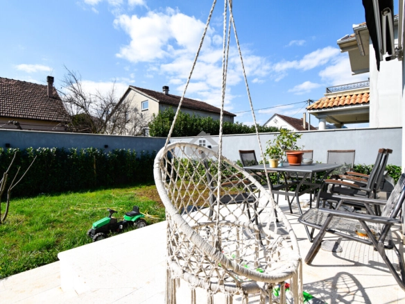 Porodična kuća 220 m² na placu 850 m², Gornja Gorica – Podgorica