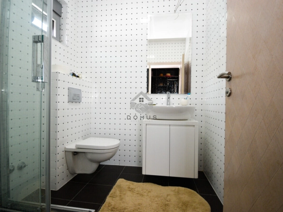 Porodična kuća 220 m² na placu 850 m², Gornja Gorica – Podgorica
