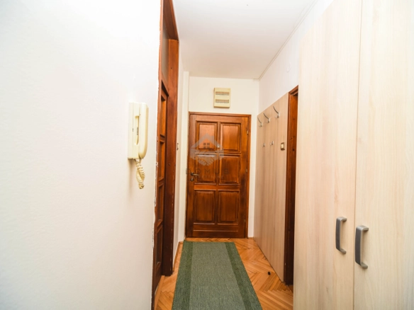 Dvosoban namješten stan 76 m², Stari Aerodrom – Podgorica