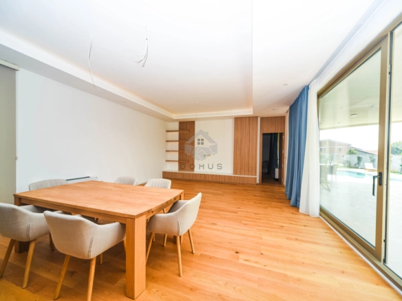 Kuća 296 m² sa bazenom na placu 3.200 m², Begovina – Danilovgrad