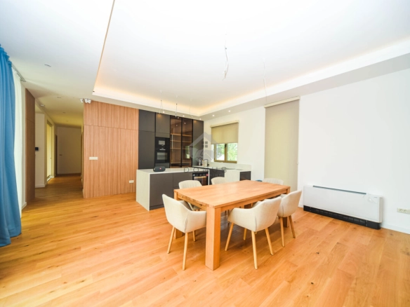 Kuća 296 m² sa bazenom na placu 3.200 m², Begovina – Danilovgrad