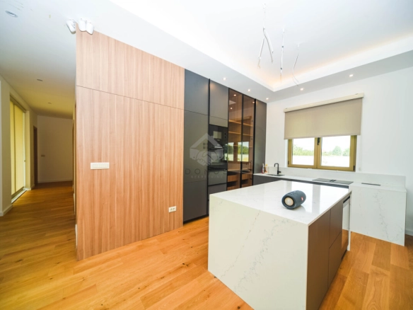 Kuća 296 m² sa bazenom na placu 3.200 m², Begovina – Danilovgrad