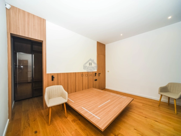 Kuća 296 m² sa bazenom na placu 3.200 m², Begovina – Danilovgrad