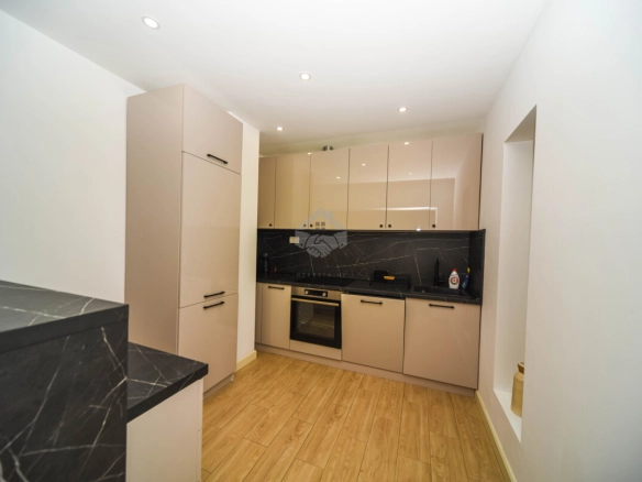 Trosoban stan 120 m² + parking, Konik – Podgorica