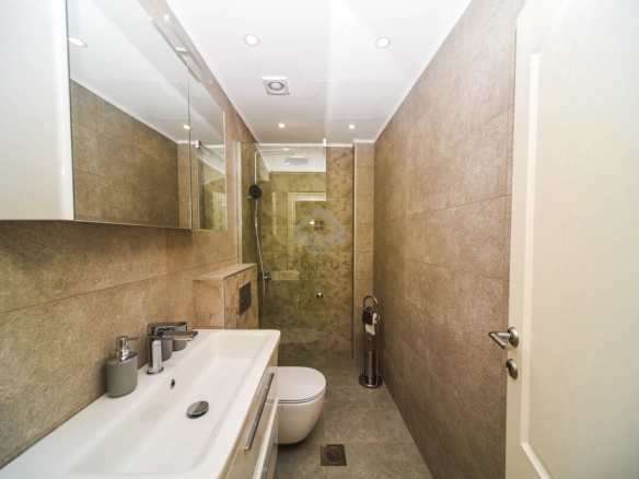 Trosoban stan 120 m² + parking, Konik – Podgorica
