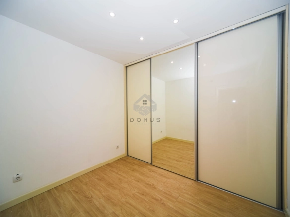 Trosoban stan 120 m² + parking, Konik – Podgorica