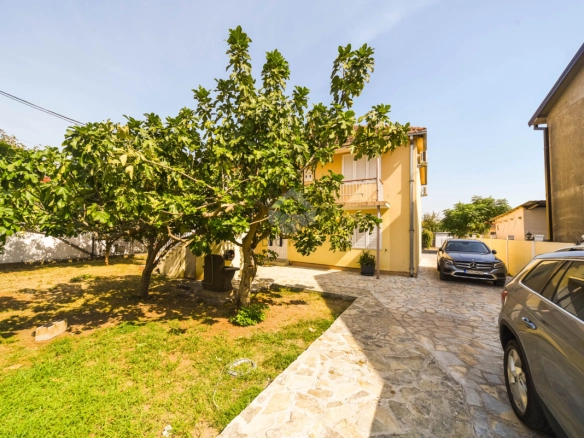 Trosoban stan 120 m² + parking, Konik – Podgorica