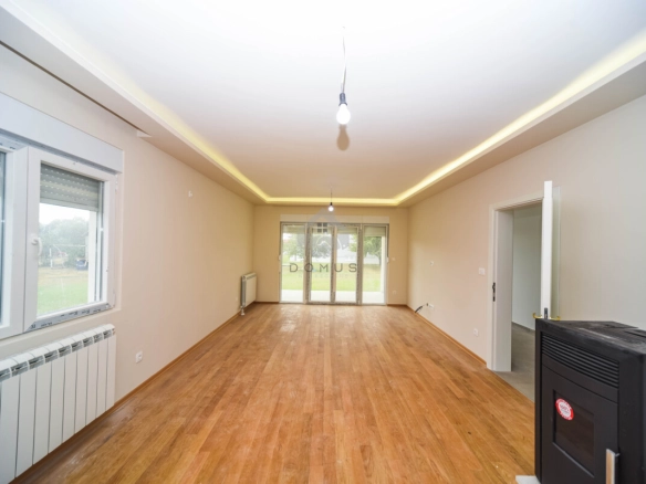 Nova kuća 90 m² na placu 1.000 m², Gornja Gorica – Podgorica