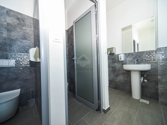 Kancelarijski prostor i magacin 600 m², Donja Gorica – Podgorica