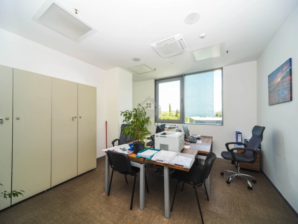 Kancelarijski prostor i magacin 600 m², Donja Gorica – Podgorica