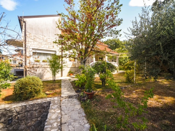 Trosoban stan namješten stan 120 m² + parking, Vranići – Podgorica