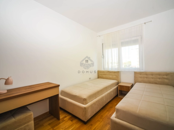Dvosoban namješten stan 70 m², Tuški Put – Podgorica