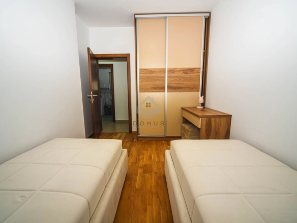 Dvosoban namješten stan 70 m², Tuški Put – Podgorica
