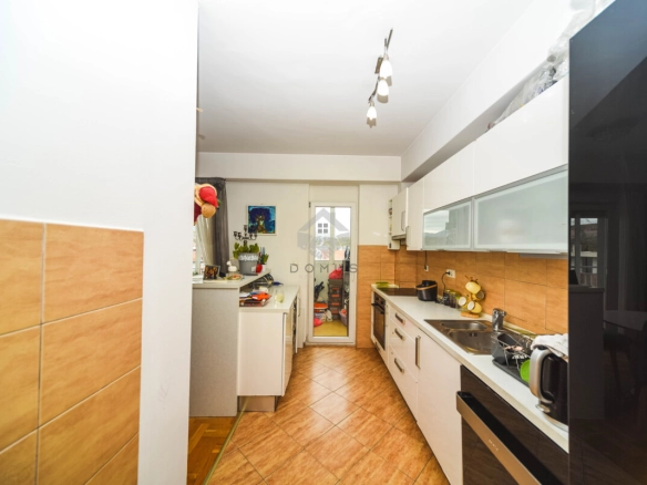 Dvosoban polunamješten stan 83 m², Blok IX – Podgorica