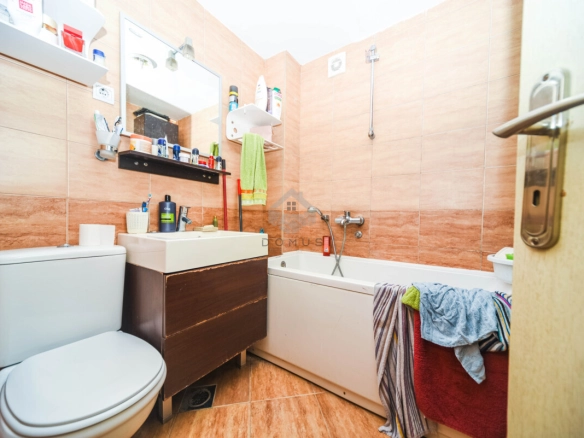 Dvosoban polunamješten stan 83 m², Blok IX – Podgorica