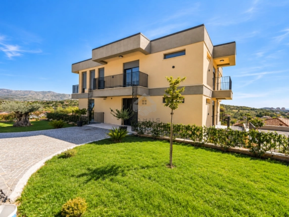 Luksuzna kuća 300 m² na placu 1.000 m², Vranići – Podgorica