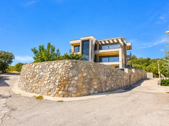 Luksuzna kuća 300 m² na placu 1.000 m², Vranići – Podgorica