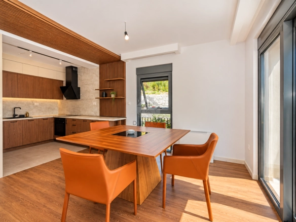 Luksuzna kuća 300 m² na placu 1.000 m², Vranići – Podgorica