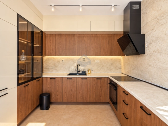Luksuzna kuća 300 m² na placu 1.000 m², Vranići – Podgorica