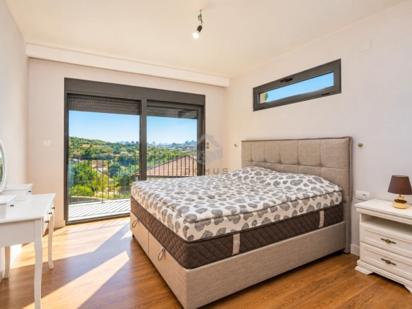 Luksuzna kuća 300 m² na placu 1.000 m², Vranići – Podgorica