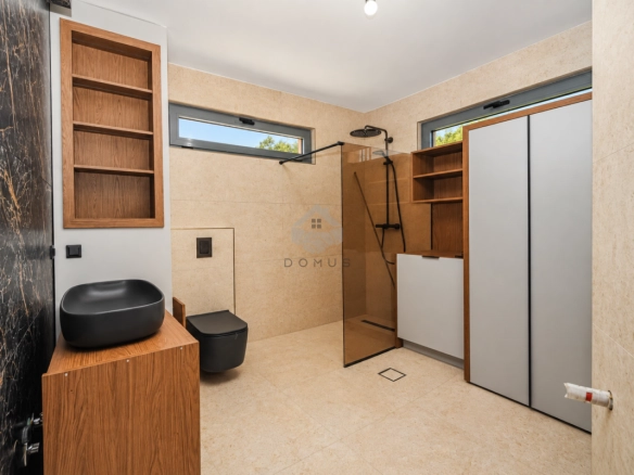Luksuzna kuća 300 m² na placu 1.000 m², Vranići – Podgorica