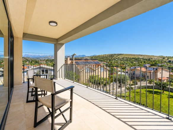 Luksuzna kuća 300 m² na placu 1.000 m², Vranići – Podgorica