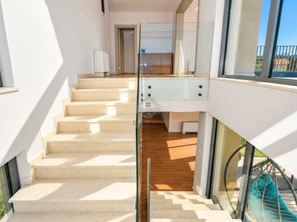 Luksuzna kuća 300 m² na placu 1.000 m², Vranići – Podgorica
