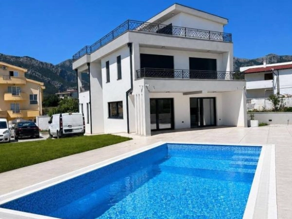 Kuća 360 m² sa bazenom na placu od 1000 m² – Bjeliši, Bar