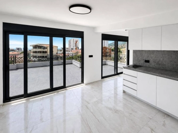 Kuća 360 m² sa bazenom na placu od 1000 m² – Bjeliši, Bar