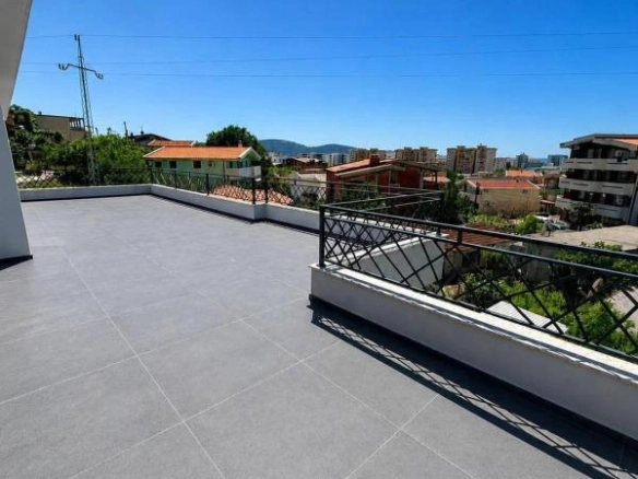 Kuća 360 m² sa bazenom na placu od 1000 m² – Bjeliši, Bar