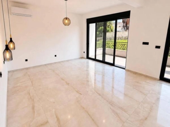 Kuća 360 m² sa bazenom na placu od 1000 m² – Bjeliši, Bar
