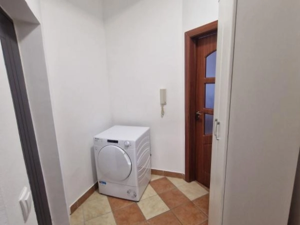 Jednosoban stan 39 m² u prizemnoj zgradi sa parkingom – Blok 9, Podgorica