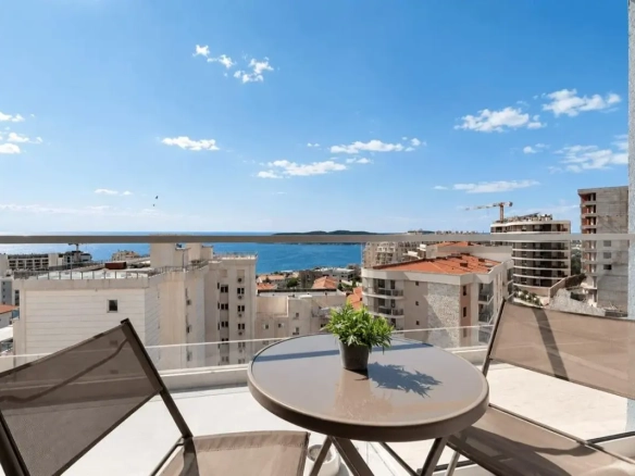 Dvosoban stan 76 m² sa panoramskim pogledom na more – Bečići, Budva