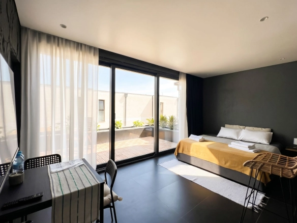 Prodaja trospratne kuće 167 m² u zatvorenom kompleksu sa bazenom – Lastva Grbaljska, Budva