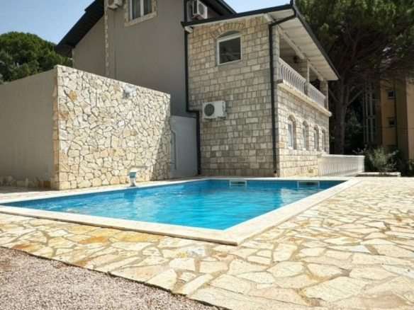 Kuća 340 m² sa bazenom i pogledom na more – Ratac, Bar