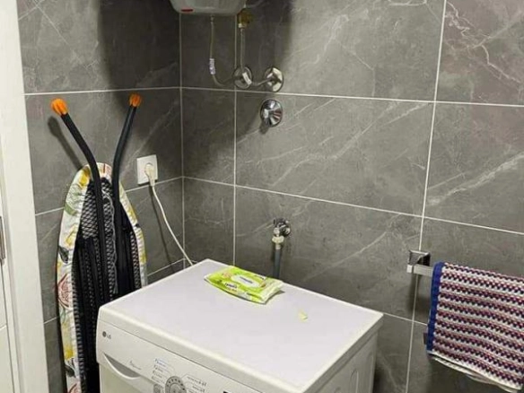 Garsonjera 30 m² sa terasom i pogledom na grad i planine – Bar