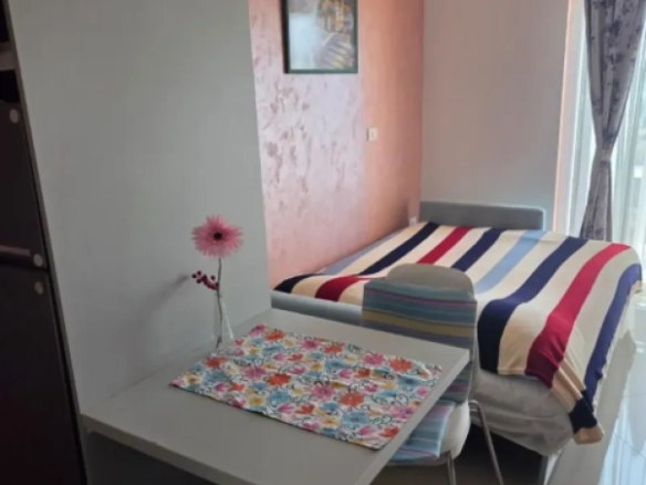 Garsonjera 30 m² sa terasom i pogledom na grad i planine – Bar