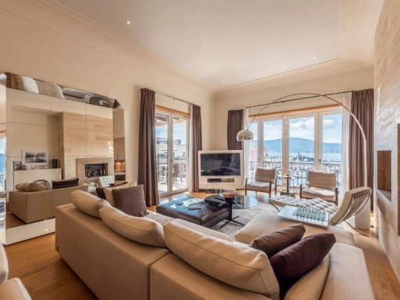 Četvorosoban stan 258 m² – Tivat — fotografija 2