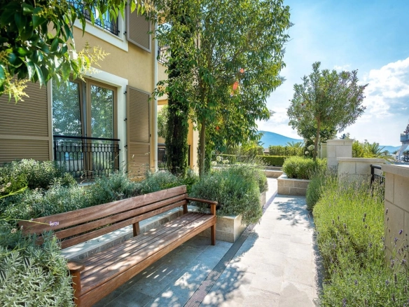 Dvosoban stan 115 m² – Tivat — fotografija 17