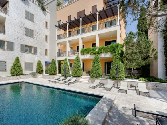 Trosoban stan 223 m² – Tivat — fotografija 2