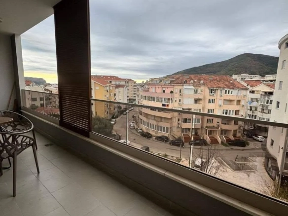 Jednosoban stan sa terasom u Rozinu, Budva — fotografija 7