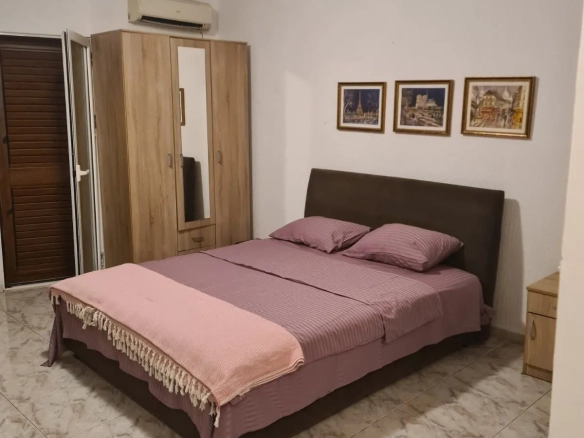 Namještena garsonjera u naselju Adok, Budva — fotografija 4