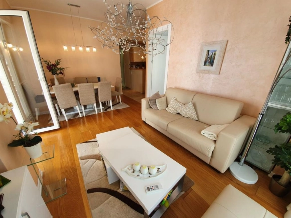 Trosoban stan 89 m² – Budva — fotografija 2