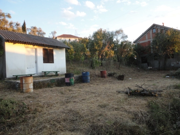 Plac sa pomoćnim objektom u naselju Marovići, Bar — fotografija 6