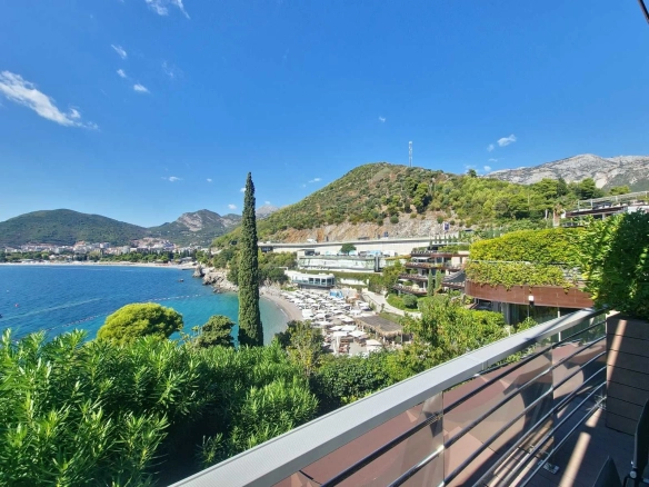 Izdavanje luksuznog trosobnog stana sa panoramskim pogledom na more – Dukley Gardens, Budva (Izdavanje na period do 01.06.2027)