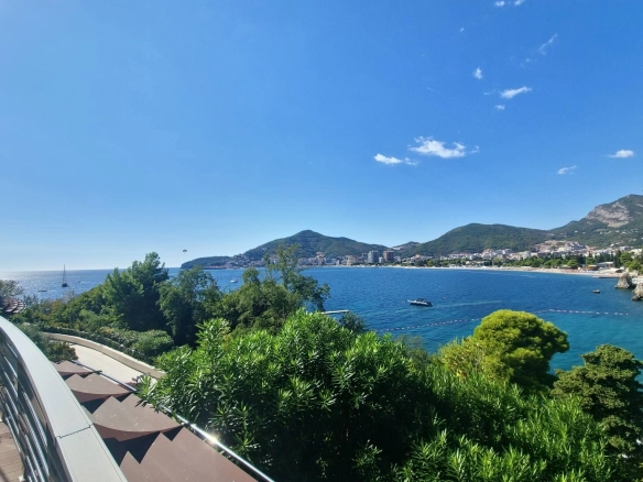 Izdavanje luksuznog trosobnog stana sa panoramskim pogledom na more – Dukley Gardens, Budva (Izdavanje na period do 01.06.2027)