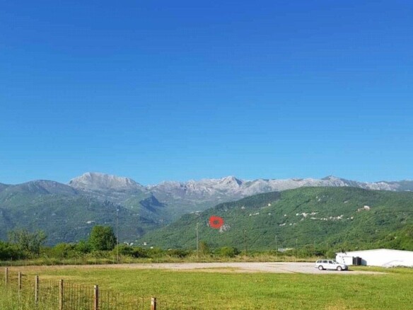 Neurbanizovan plac u selu Svinjišta, Budva — fotografija 2