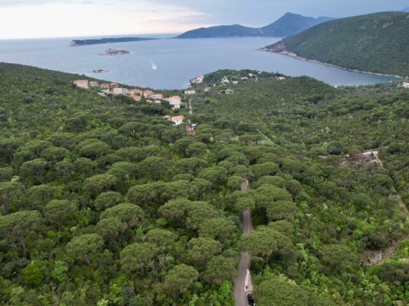 Plac sa pogledom na more u Mirištu, Herceg Novi — fotografija 13