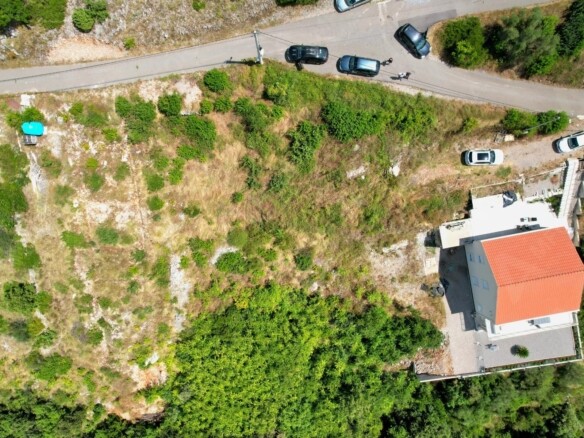 Plac sa pogledom na more u Višnjevu, Kotor — fotografija 2