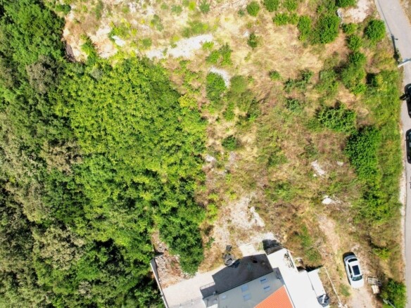 Plac sa pogledom na more u Višnjevu, Kotor — fotografija 8